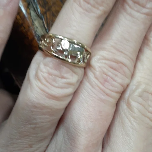 14 K Yellow Gold Open Band with White Gold Elephant - Picture 4 of 4